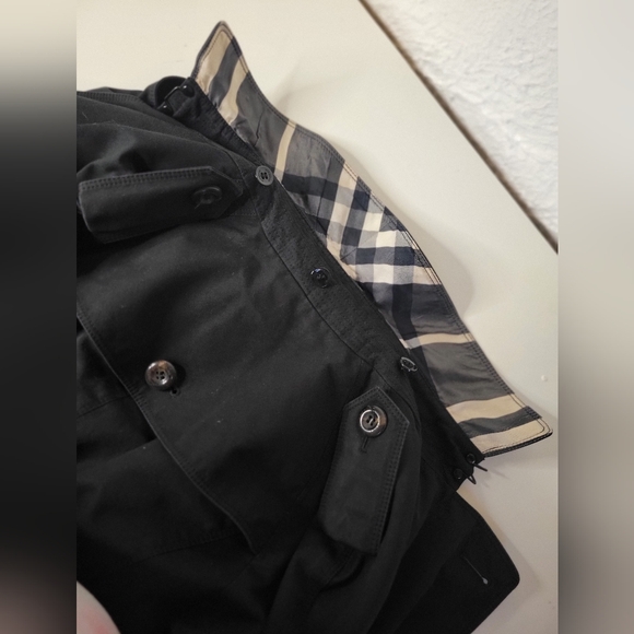 Burberry trench coat with movable vest - Picture 10 of 15